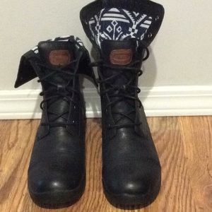 GORGEOUS Keen foldover boots. Size 8. WORN ONCE